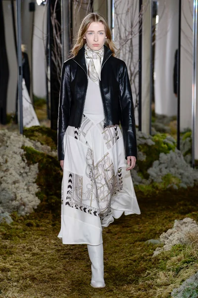 Look 49